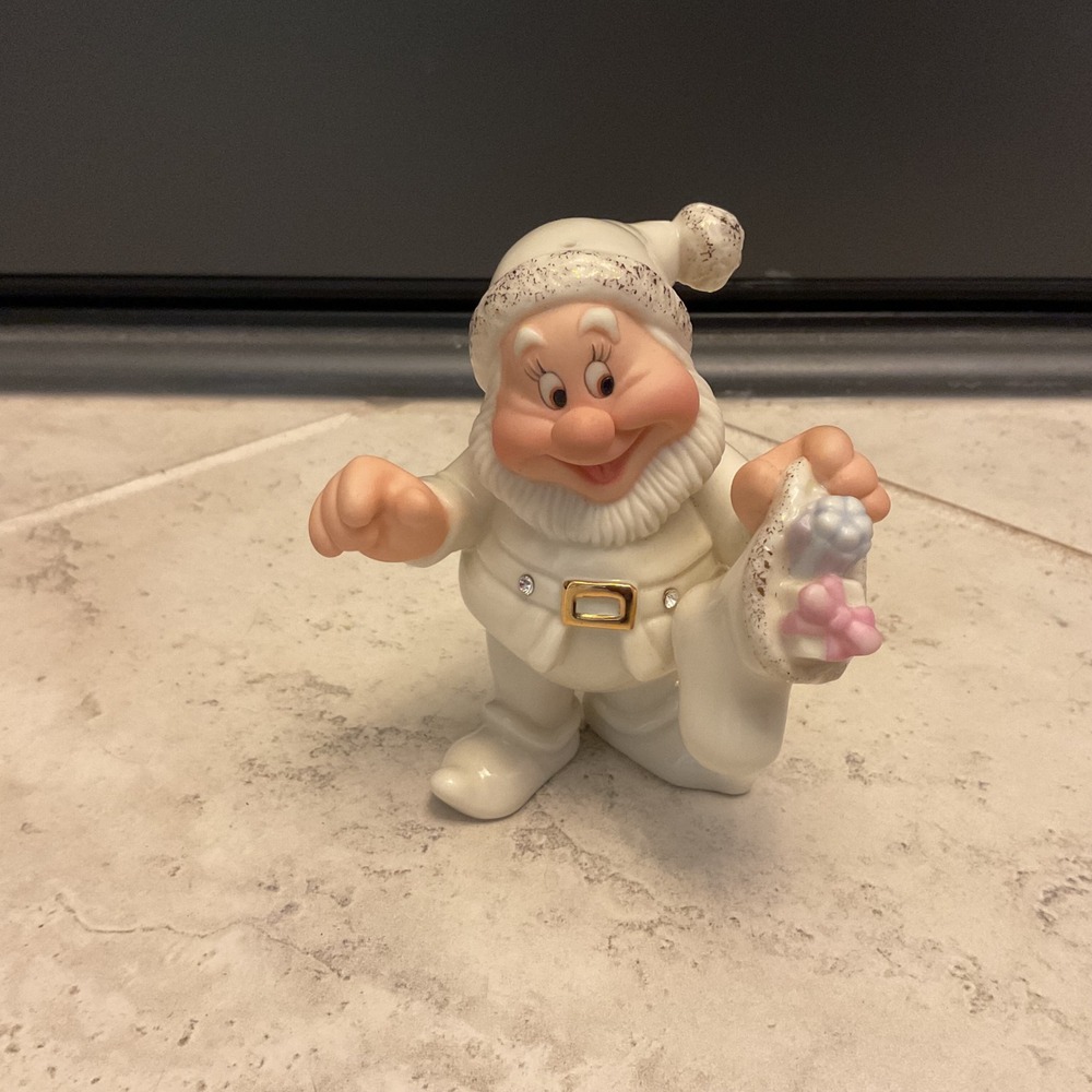 Lenox Disney Happy Snow White Christmas Stocking Figurine Ivory Gold Crystal